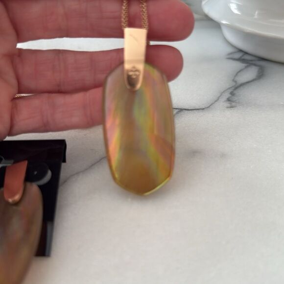 Kendra Scott Aragon Earrings and necklace in Brown Mother of Pearl - Picture 4 of 7